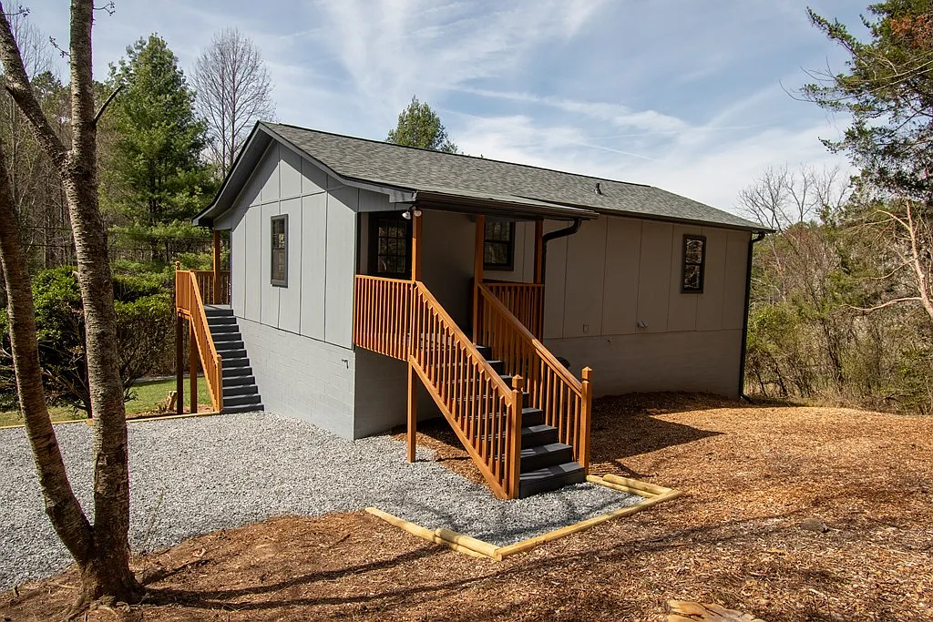 3 bed, $1,600 — Photo 3