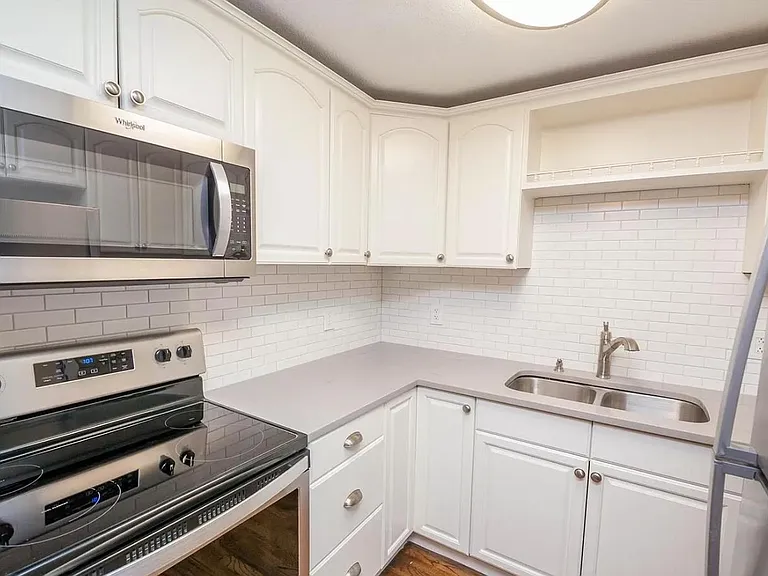 1410 N York St #13 — Photo 4