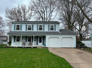 26622 Sweetbriar Dr, North Olmsted, OH