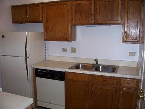 2nd image of 2302 S Goebbert Rd Unit 1056