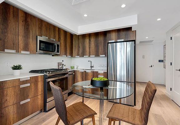 3rd image of 350 W 45th St #4A