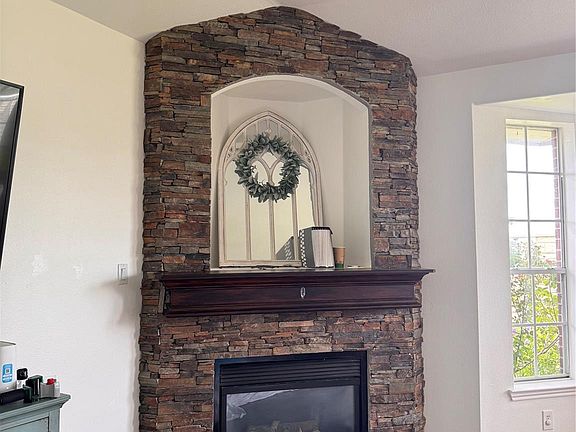 2nd image of 515 Arbor Ct