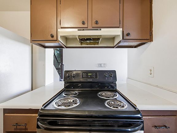 5th image of 6705 W Devonshire Ave
