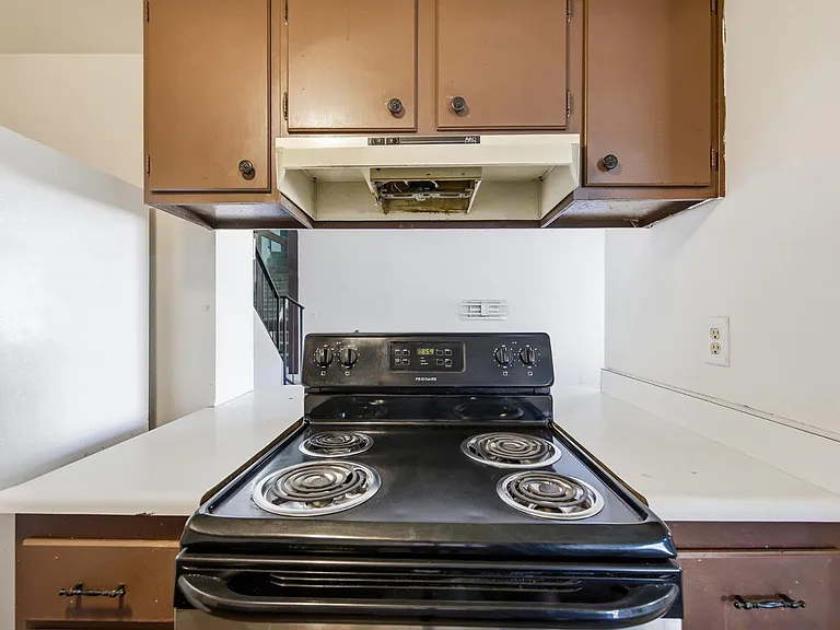 6705 W Devonshire Ave — Photo 5