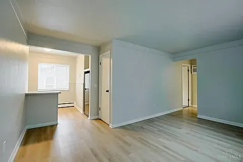 2940 glenway — Photo 2