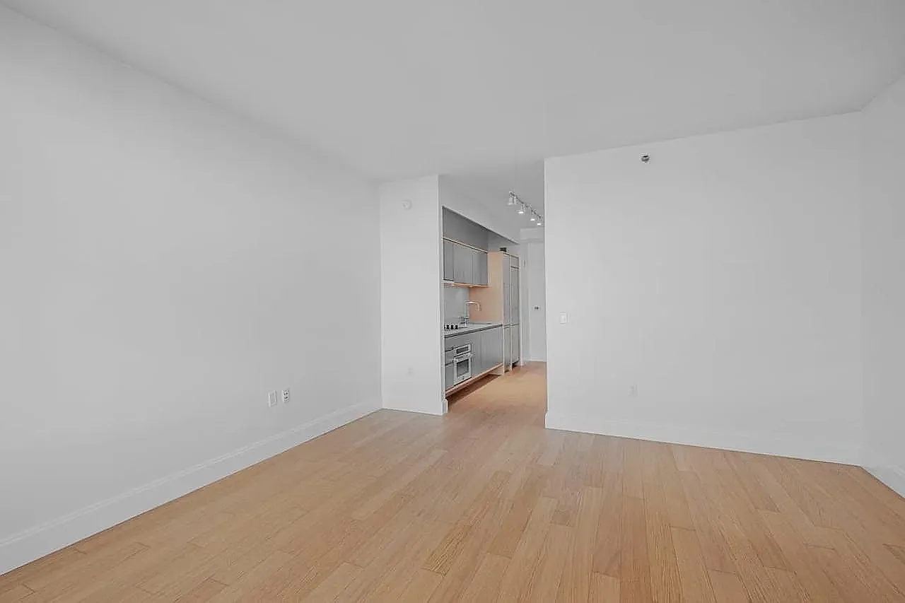 10 City Point — Photo 2