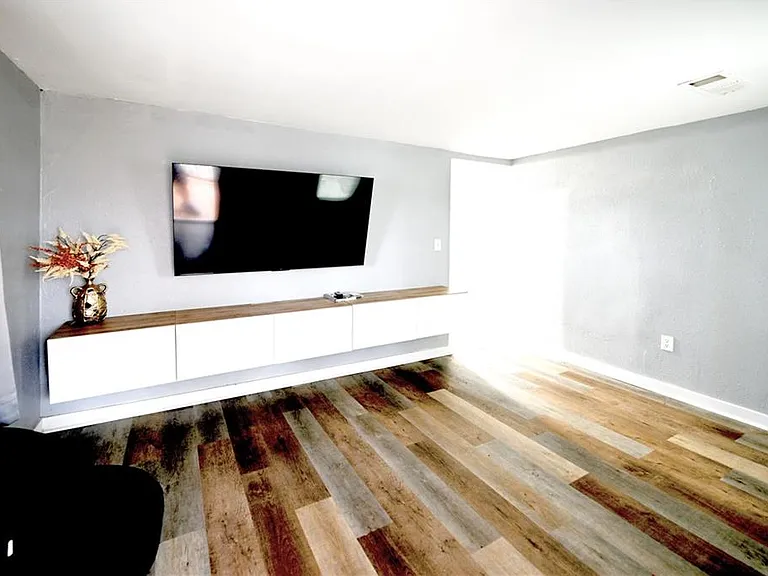 539 Paines Ave NW #3 — Photo 4