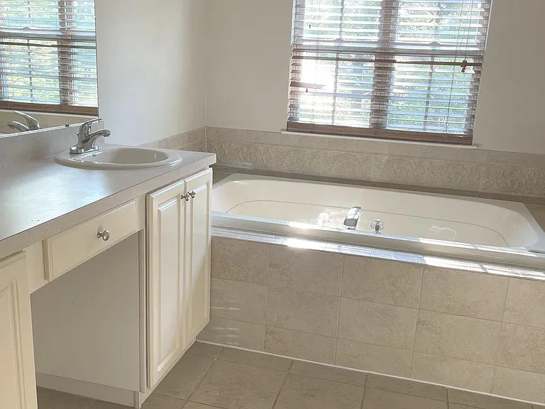 36 Hoover Ave — Photo 15