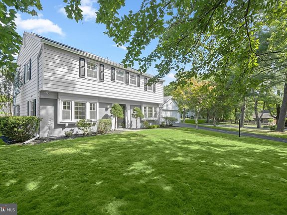 2nd image of 2801 Village Ln