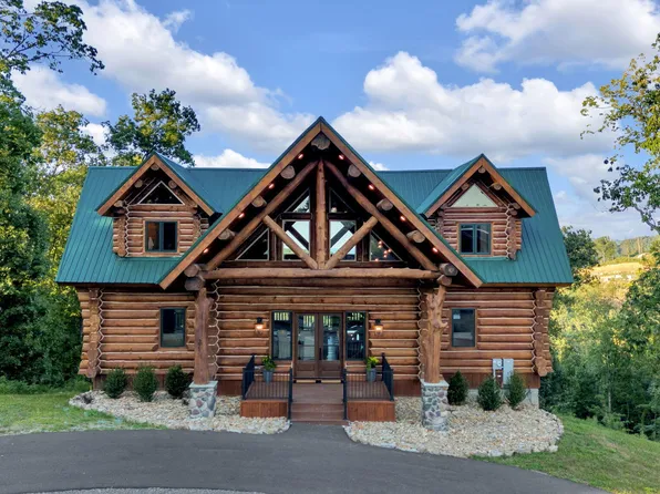 2715 Red Sky Dr, Sevierville, TN 37862