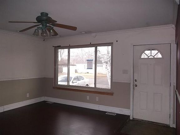 3rd image of 2250 Shelly St