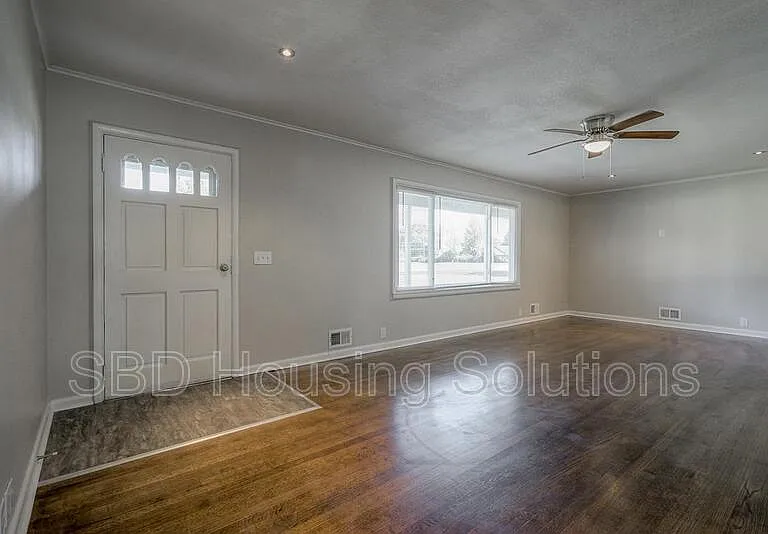 17205 E R D Mize Rd — Photo 2