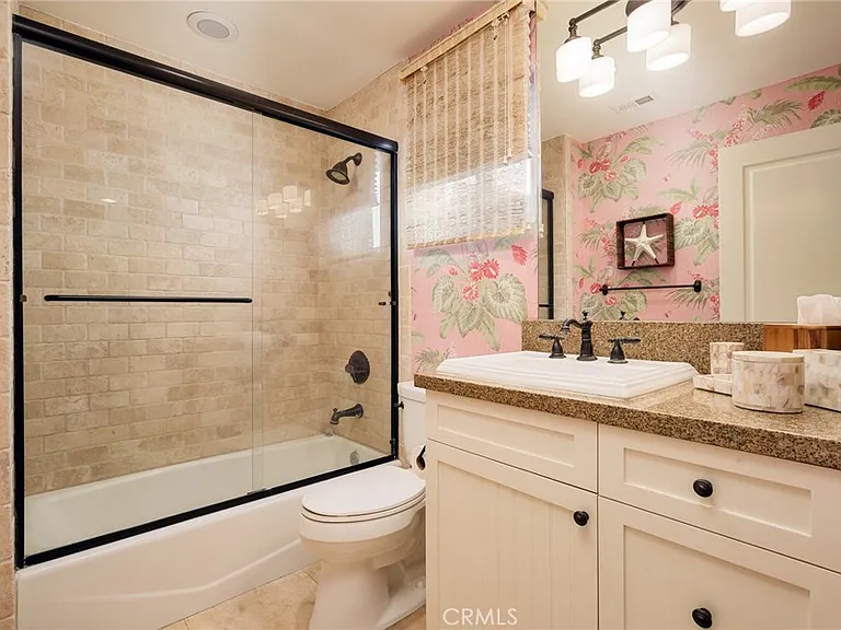 208 E Balboa Blvd — Photo 20