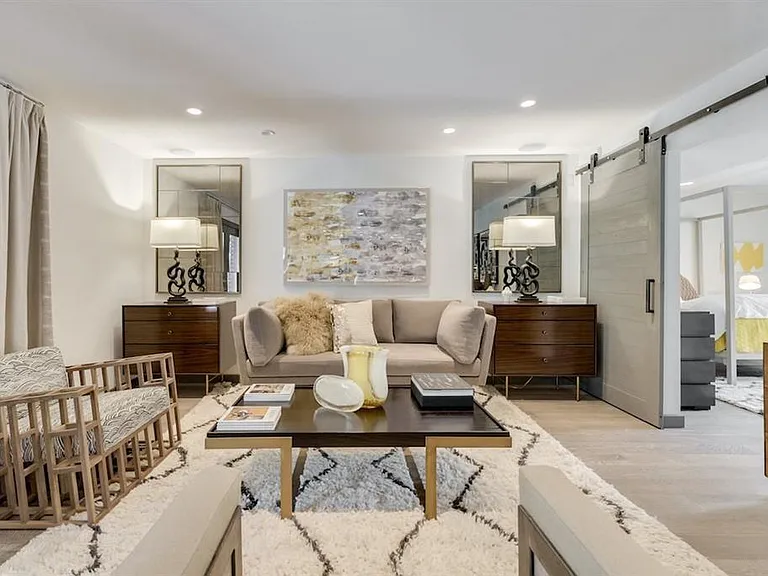 1410 Hyde Park Blvd #101 — Photo 4
