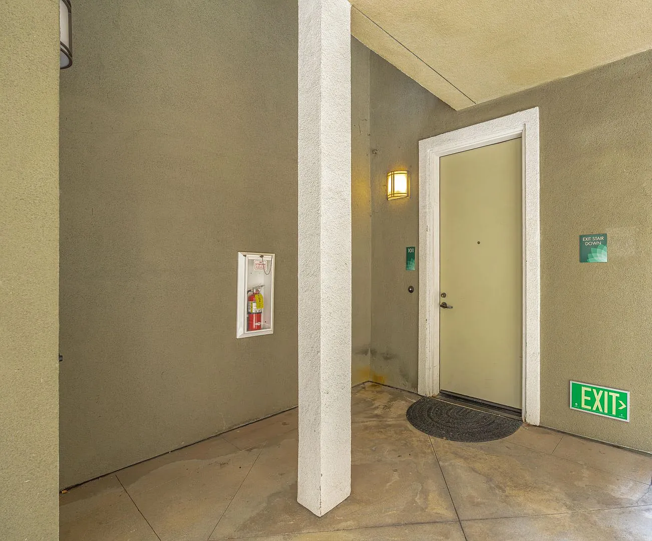 Luxury Condo with Double Primary Suites — Photo 2
