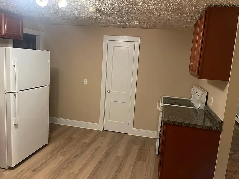 655 Farmington Ave #1 — Photo 5