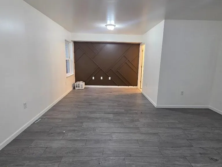 329 Pine St — Photo 10