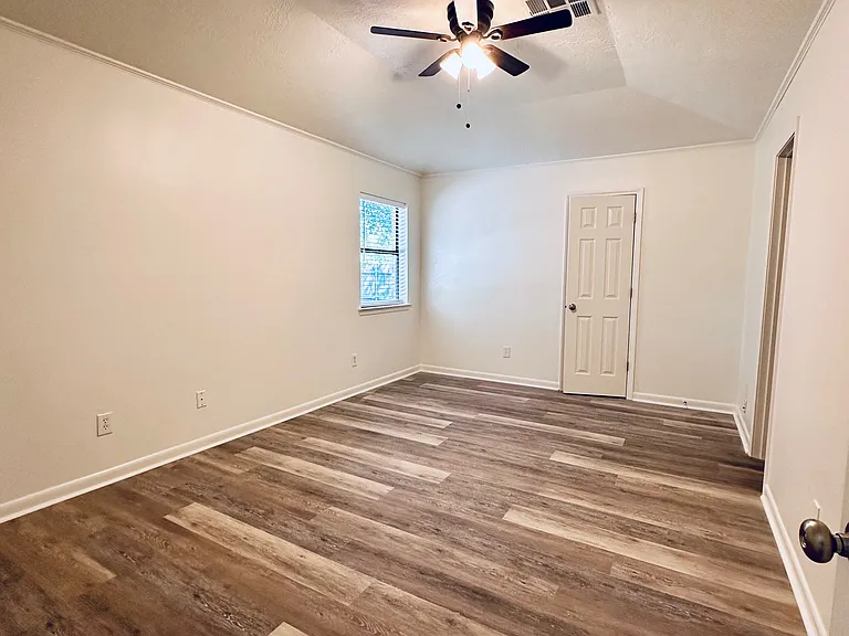 4437 Kirkwood Dr — Photo 8