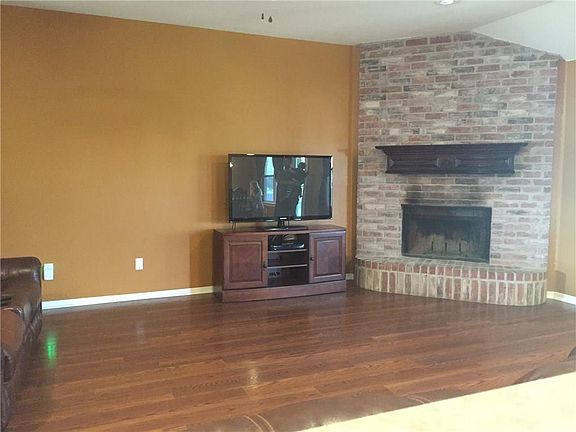 5th image of 151 Meadow Park Dr