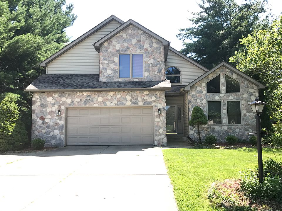 1st image of 831 Foxbriar Ln