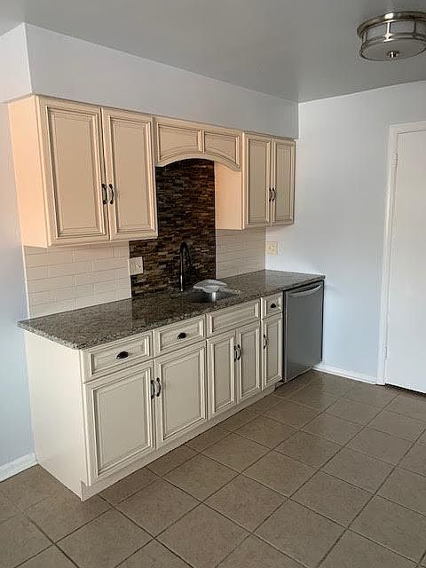 2nd image of 612 N Shady Retreat Rd