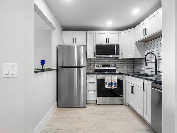 4th image of 400 Village Green Cir Unit 310