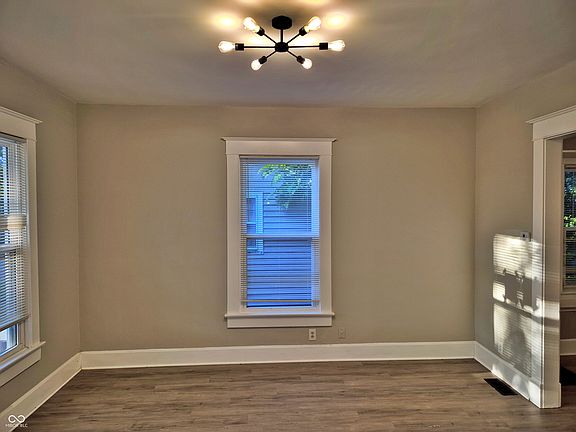 5th image of 1820 Singleton St
