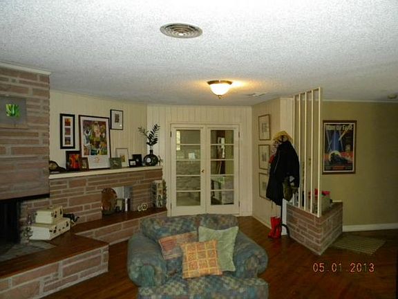 5th image of 415 Lake Forest Dr