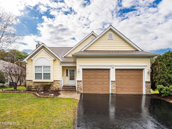 9 Rosewood Drive, Lakewood, NJ 08701