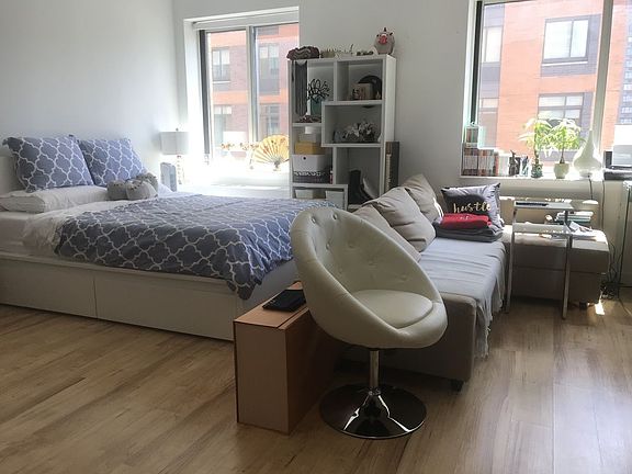3rd image of 510 W 45th St APT 9E