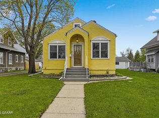 211 Fenton Ave, Grand Forks, ND 58203