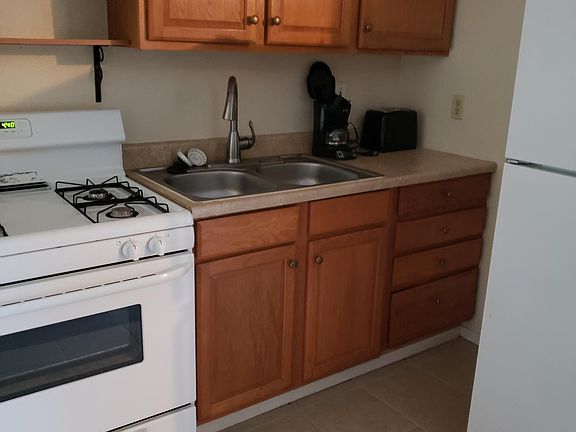 3rd image of 207B Cedar St #B
