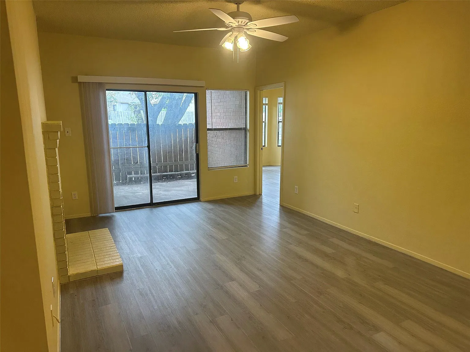 2 bed, 2.0 bath, 938 sqft, $1,450 — Photo 3