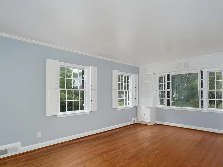 5806 Kenmore Rd — Photo 12