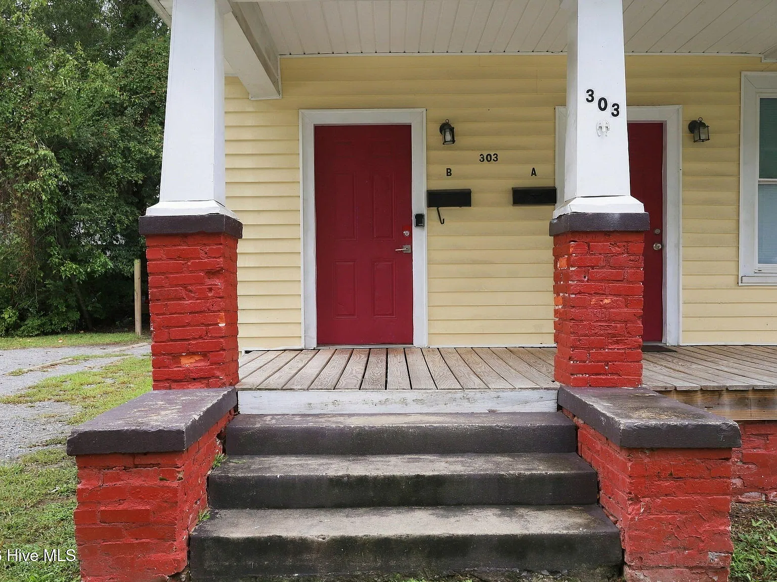 2 bed, 1.0 bath, 1300 sqft, $795 — Photo 2