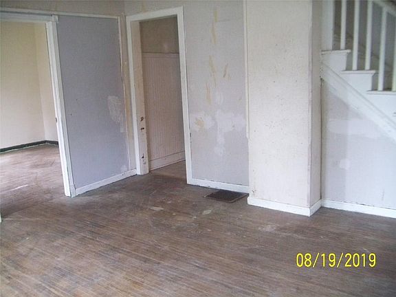 4th image of 112 Broadway St