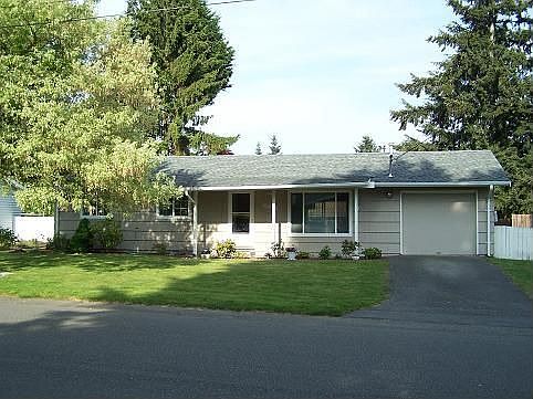 Set back on a nice quiet side street! Close to freeways, the hospital, 