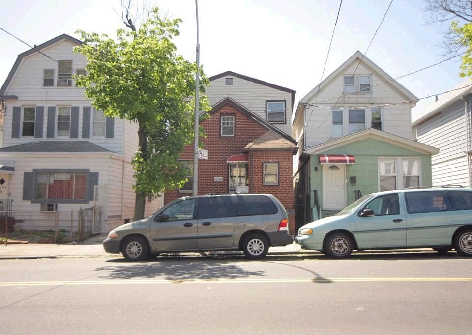 2nd image of 111 66 43rd Ave