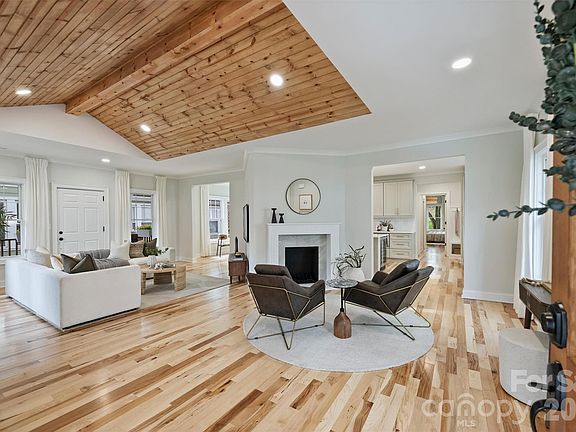 4th image of 321 W Kingston Ave