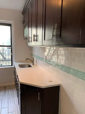 Rented by Halvatzis Realty | media 2