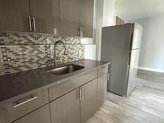5th image of 651-657 Maple St #2