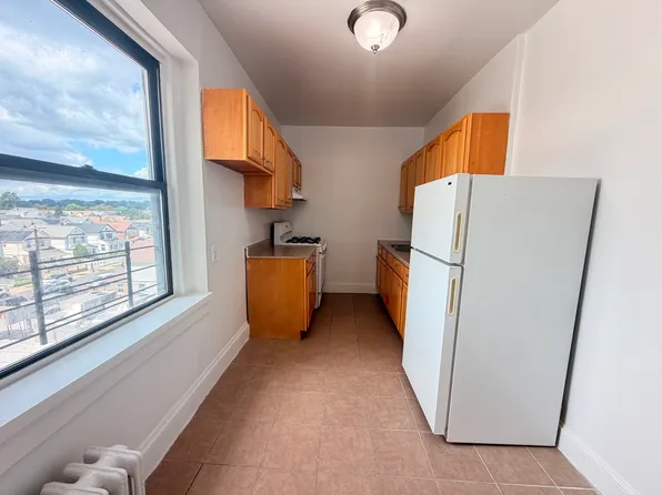 9440 210th St APT 4E, Queens Village, NY 11428