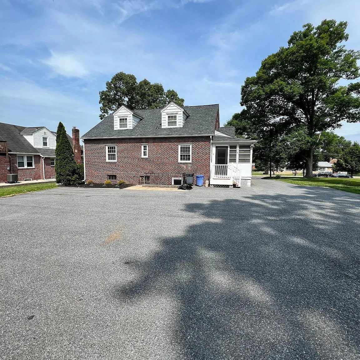 3 bed, 1.5 bath, 3140 sqft, $2,900 — Photo 3