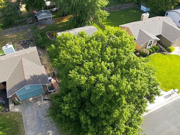 3rd image of 10810 W Rolling Hills Dr