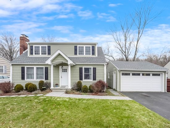 26 Skyline Lake Dr, Ringwood, NJ 07456