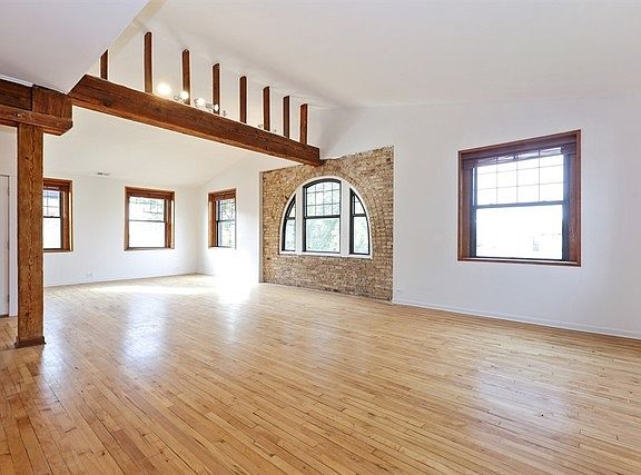 2nd image of 4853 N Ravenswood Ave #3