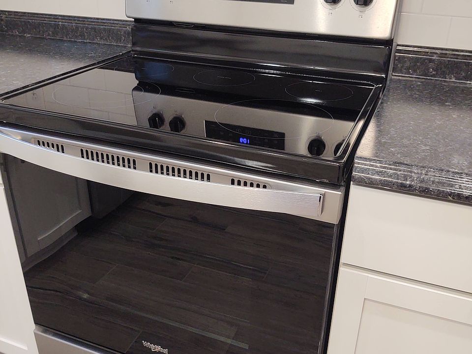 Stove with steam cleaning oven.