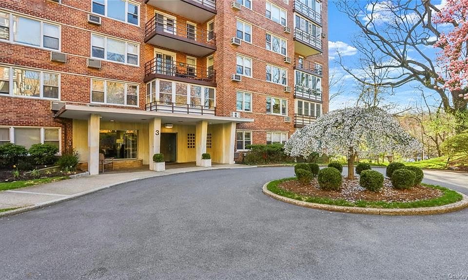 1st image of 3 Washington Sq APT 6E