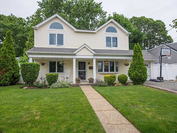 2nd image of 20 Cottage Dr