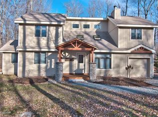 4202 Hemlock Trl, Pocono Pines, PA 18350